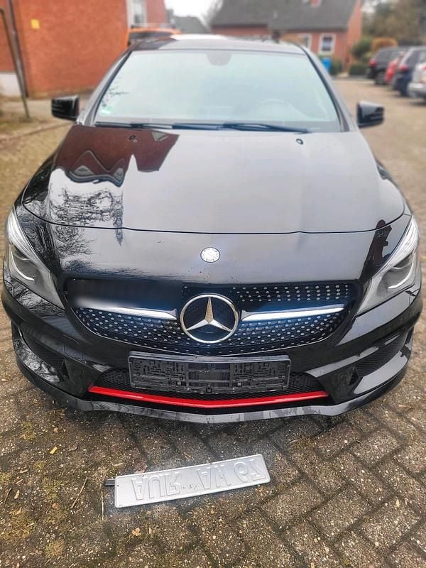 Schwarz Gebraucht 2014 Mercedes CLA250 Limousine | 13.500 € (Fairer Preis) - Bild 1/4