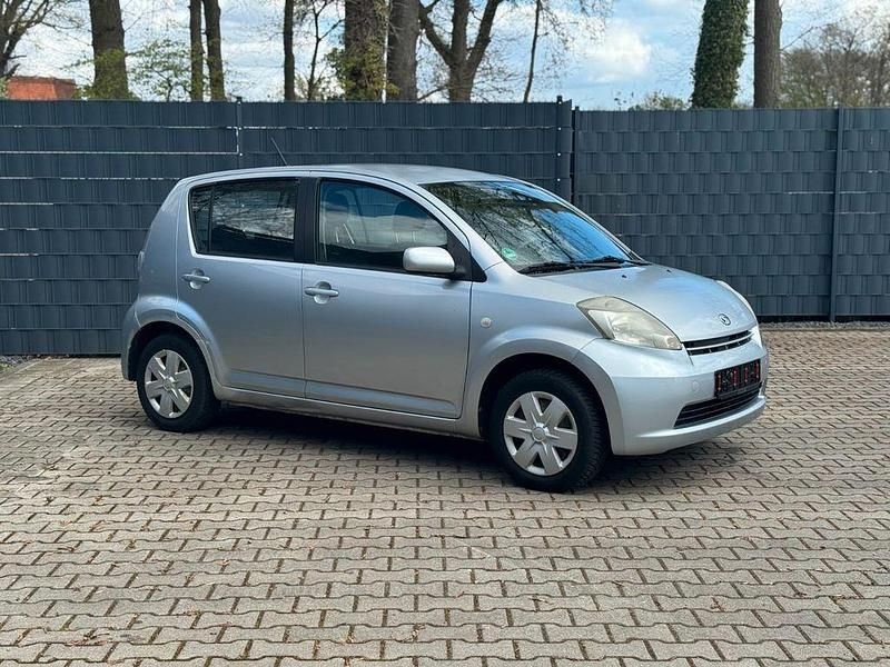 Gebraucht Daihatsu Sirion 91 PS (66 kW) 2007 Silber Kleinwagen