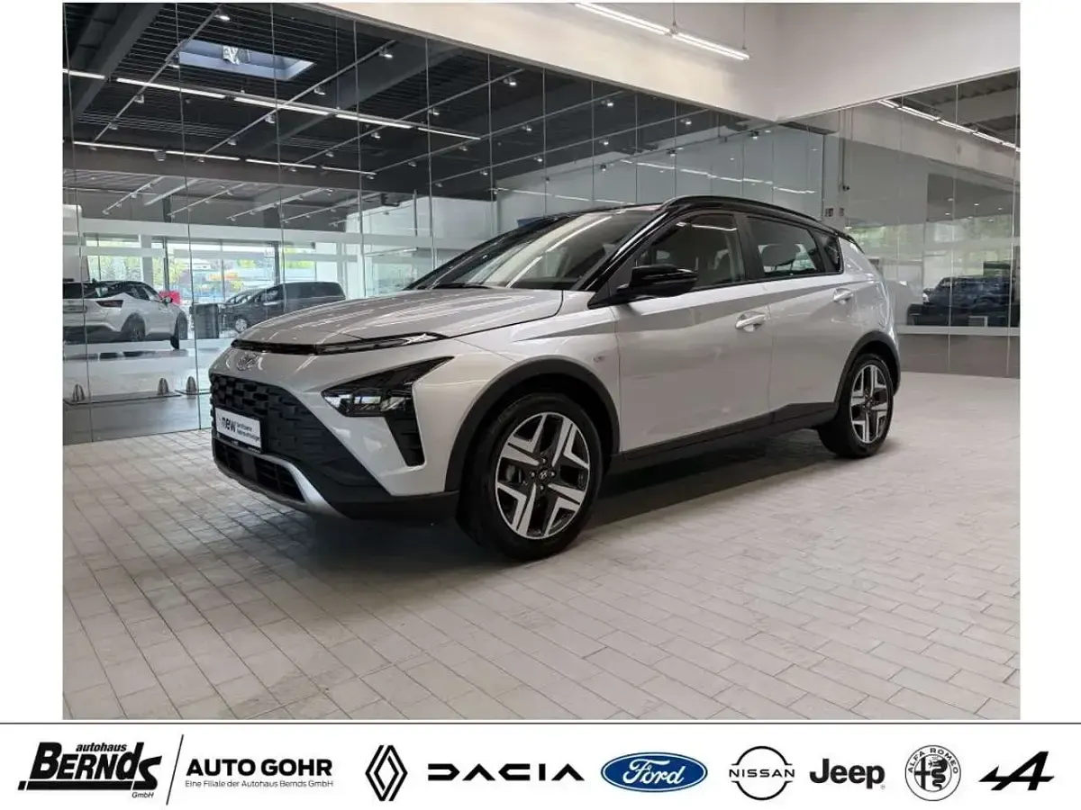 Gebraucht Hyundai Bayon Intro Edition 101 PS (74 kW) 2021 Sleek silver/ phantom black SUV