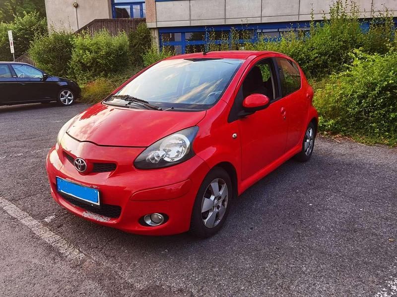 Rot Gebraucht 2009 Toyota Aygo Cool Kleinwagen | 1.200 € (Guter Preis) - Bild 1/4