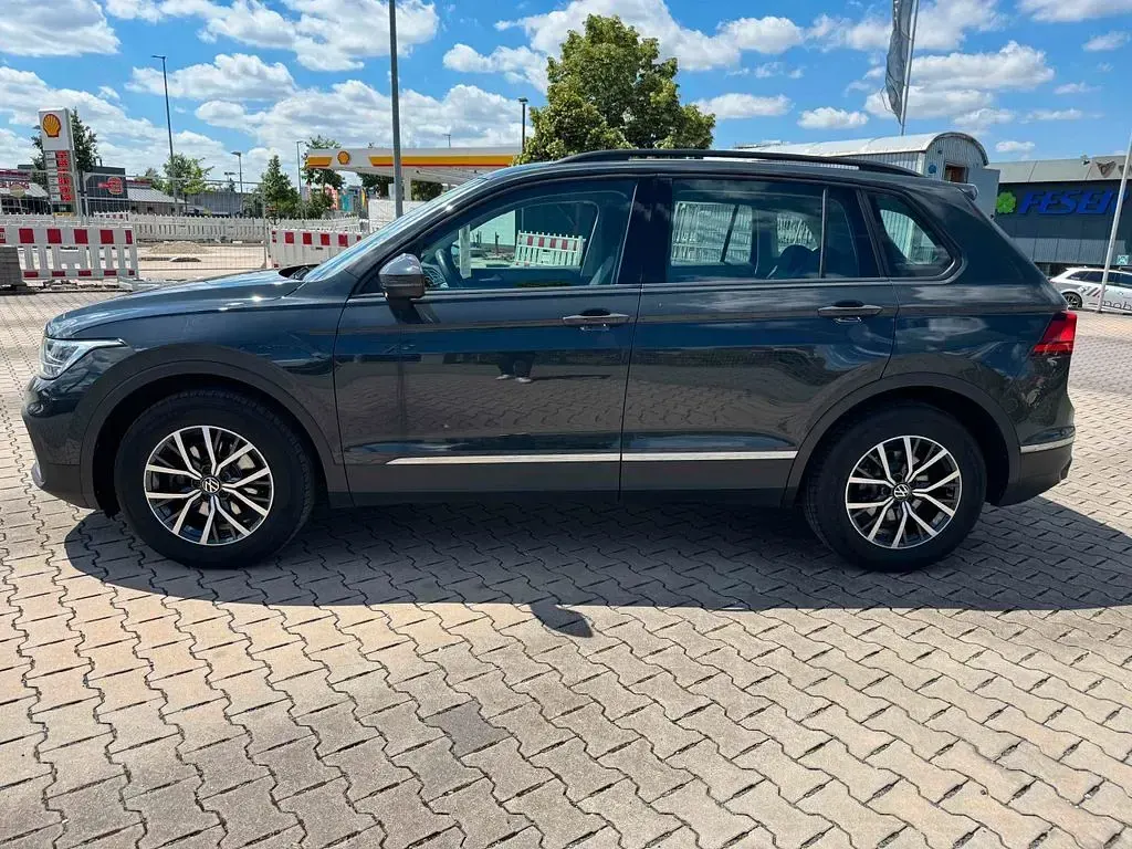 Gebraucht VW Tiguan Life 150 PS (110 kW) 2023 Uranograu SUV