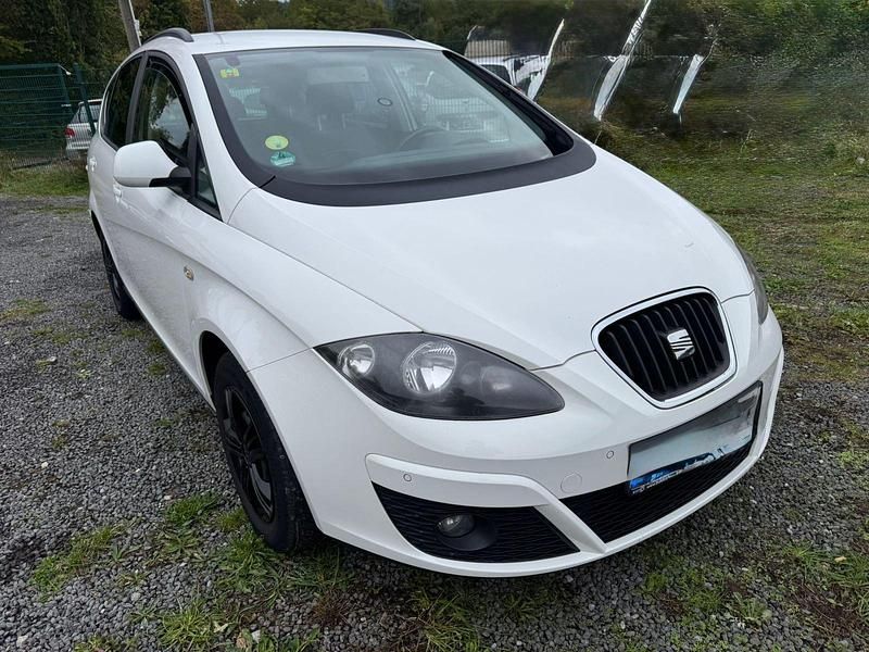 Weiß Gebraucht 2015 Seat Altea XL Sun Van / Kleinbus | 3.499 € (Superpreis) - Bild 1/4