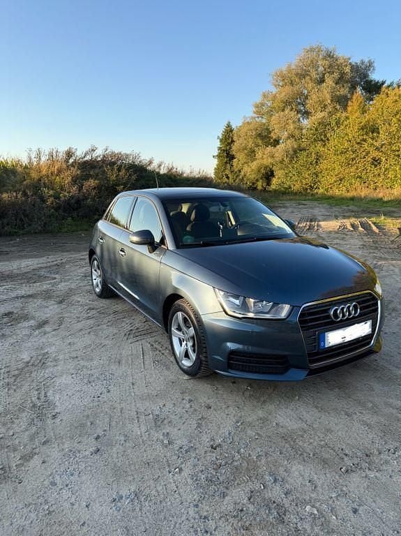 Blau Gebraucht 2015 Audi A1 Sportback Kleinwagen | 9.900 € (Fairer Preis) - Bild 1/4