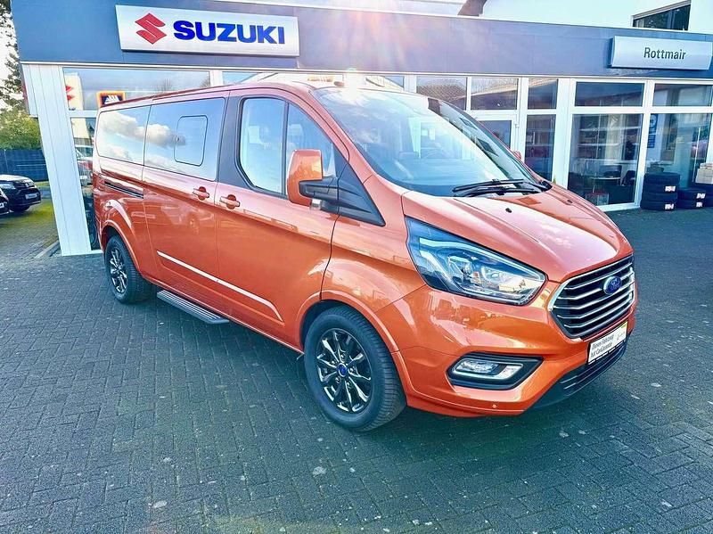 Gebraucht Ford Tourneo Titanium 131 PS (96 kW) 2019 Hokkaidoorange metallic Van / Kleinbus