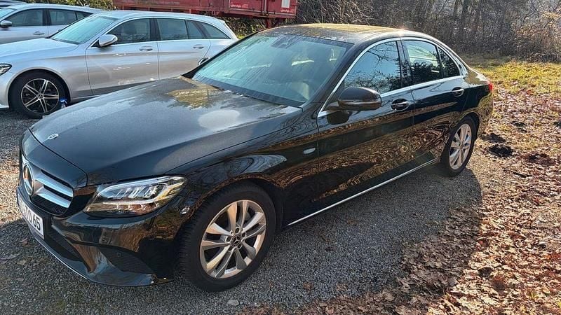 Second-hand Mercedes C180 156 CP (114 kW) 2022 Negru Berlinǎ