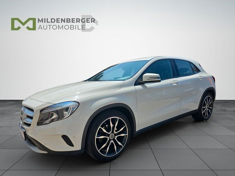 Weiß Gebraucht 2016 Mercedes GLA180 SUV | 14.700 € (Fairer Preis) - Bild 1/4