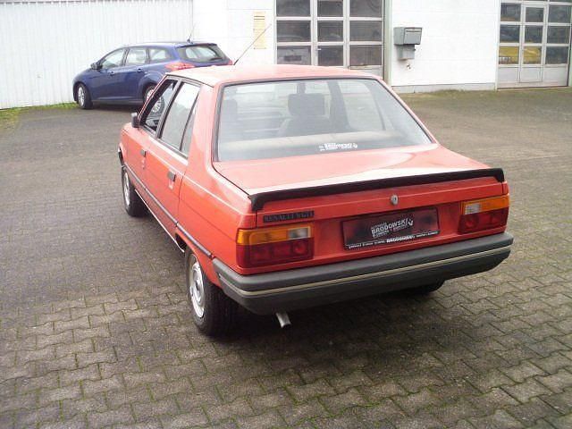 Gebraucht Renault R9 60 PS (44 kW) 1983 Rot Limousine