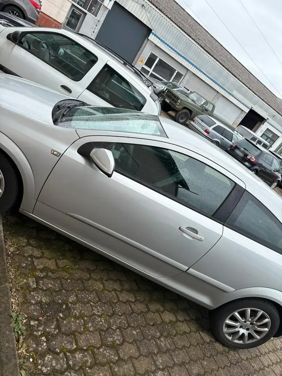 Gebraucht Opel Astra GTC 105 PS (77 kW) 2007 Grau Coupé