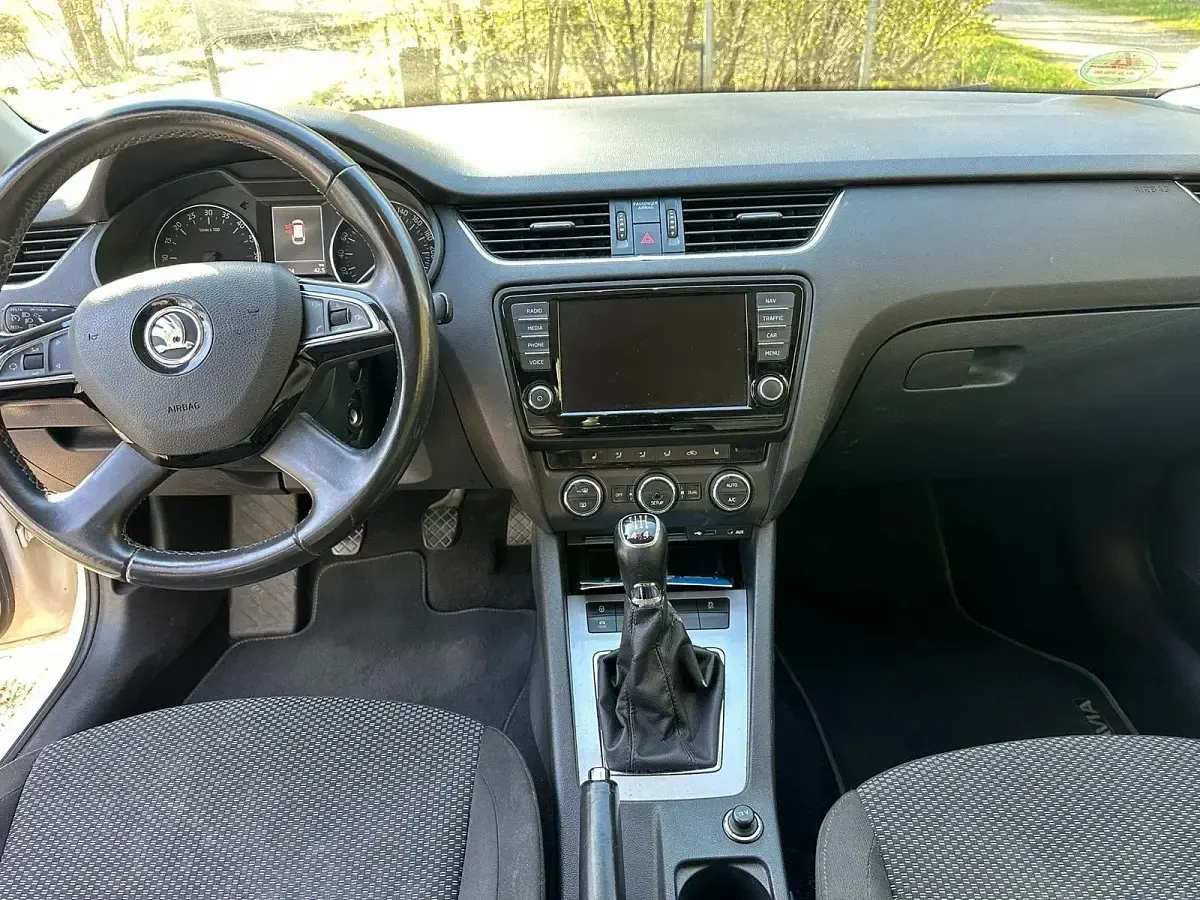 Używany Skoda Octavia 150 KM (110 kW) 2013 Biały Kombi