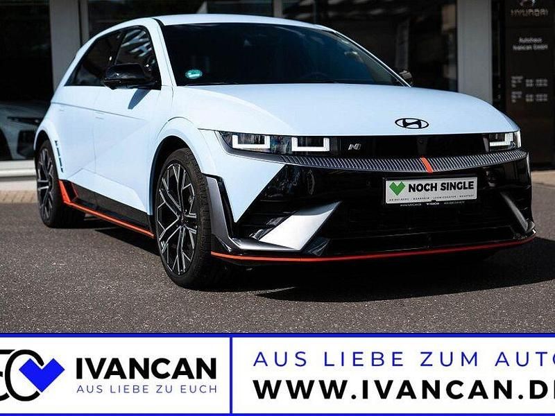 Performance blue (matt) Gebraucht 2024 Hyundai Ioniq 6 Limousine | 52.990 € - Bild 1/4