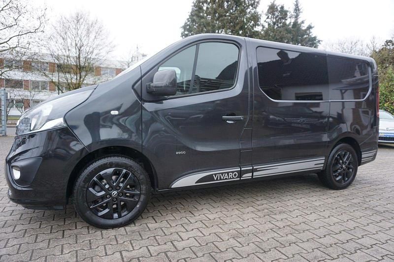 Gebraucht Opel Vivaro 145 PS (106 kW) 2017 Schwarz Van / Kleinbus