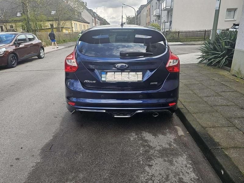 Gebraucht Ford Focus Titanium 150 PS (110 kW) 2013 Blau Kleinwagen
