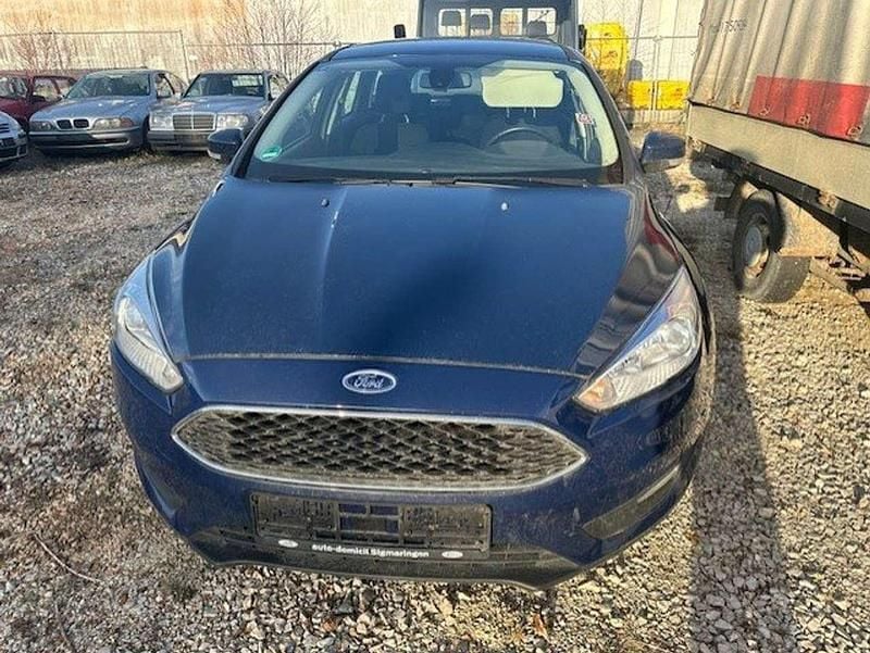 Gebraucht Ford Focus Business Edition 125 PS (91 kW) 2015 Blazerblau Kombi