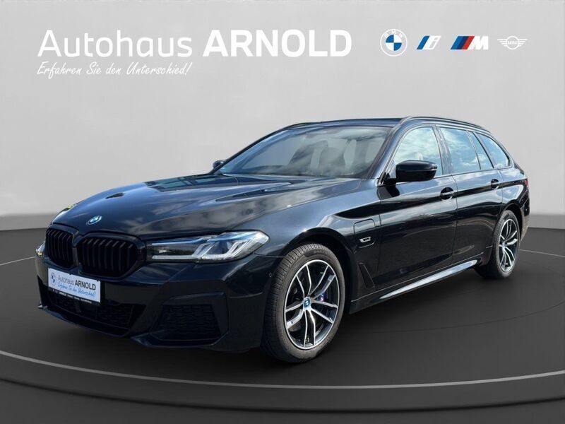Saphirschwarz Gebraucht 2022 BMW 530e Sport Line Kombi | 35.530 € (Fairer Preis) - Bild 1/4