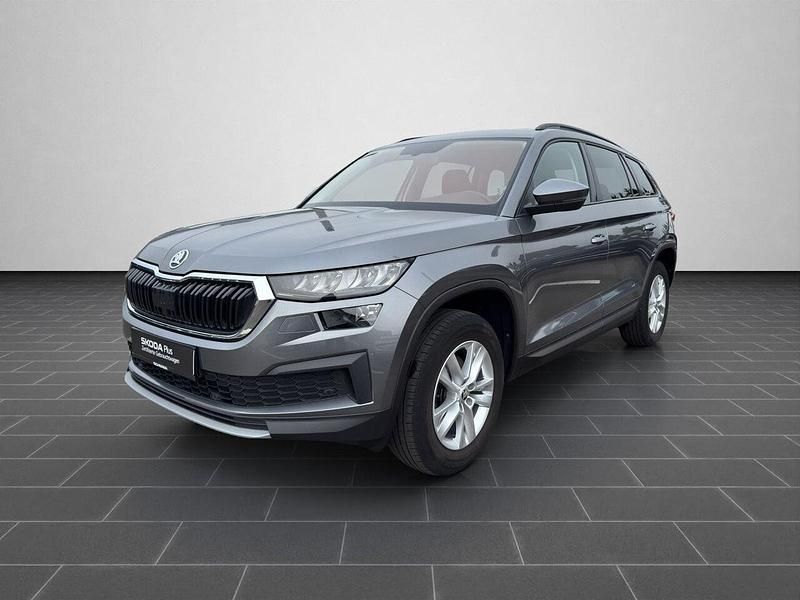 Graphitegrau metallic (metallic) Gebraucht 2022 Skoda Kodiaq Ambition SUV | 23.900 € (Fairer Preis) - Bild 1/4