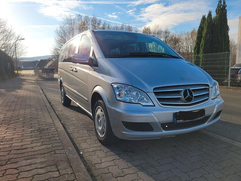 Silber Gebraucht 2011 Mercedes Viano Van / Kleinbus | 8.000 € (Superpreis) - Bild 1/4