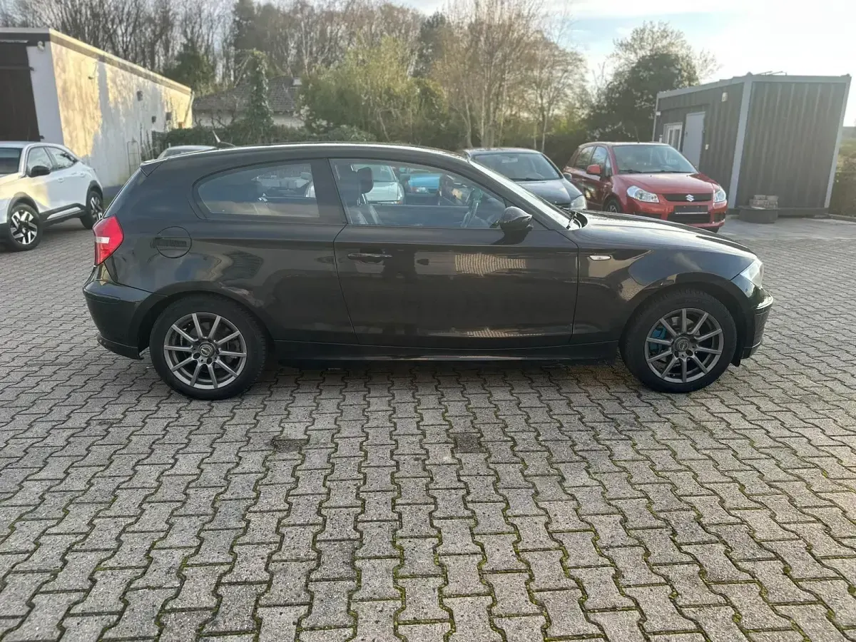 Gebraucht BMW 116 116 PS (85 kW) 2010 Schwarz Kleinwagen