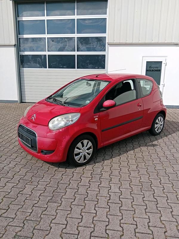 Rot Gebraucht 2009 Citroën C1 Kleinwagen | 900 € - Bild 1/4