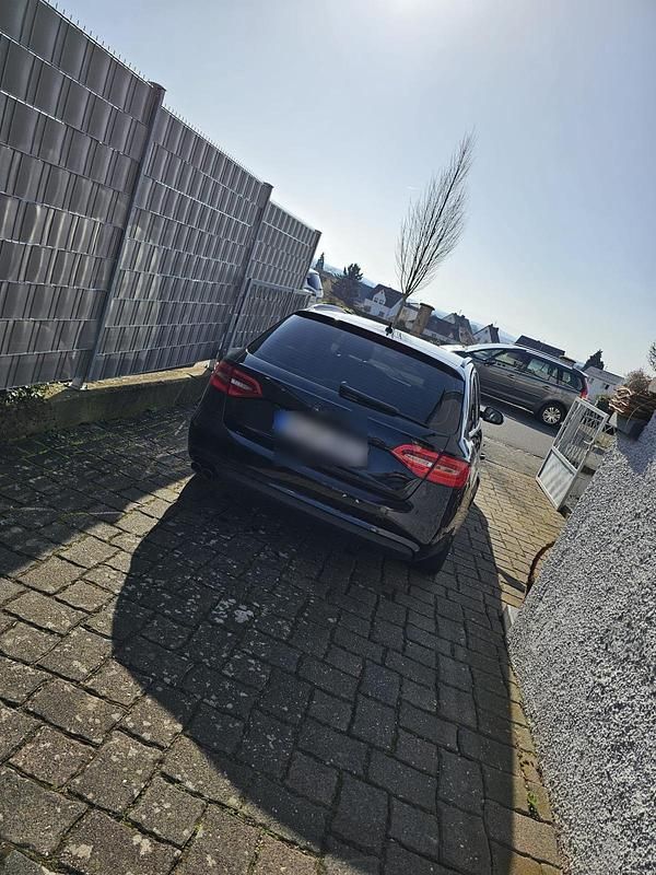 Gebraucht Audi A4 143 PS (105 kW) 2012 Schwarz Kombi