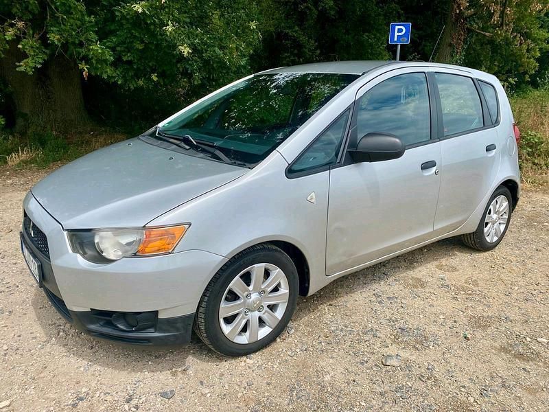 Silber Gebraucht 2009 Mitsubishi Colt Limousine | 1.990 € (Fairer Preis) - Bild 1/4