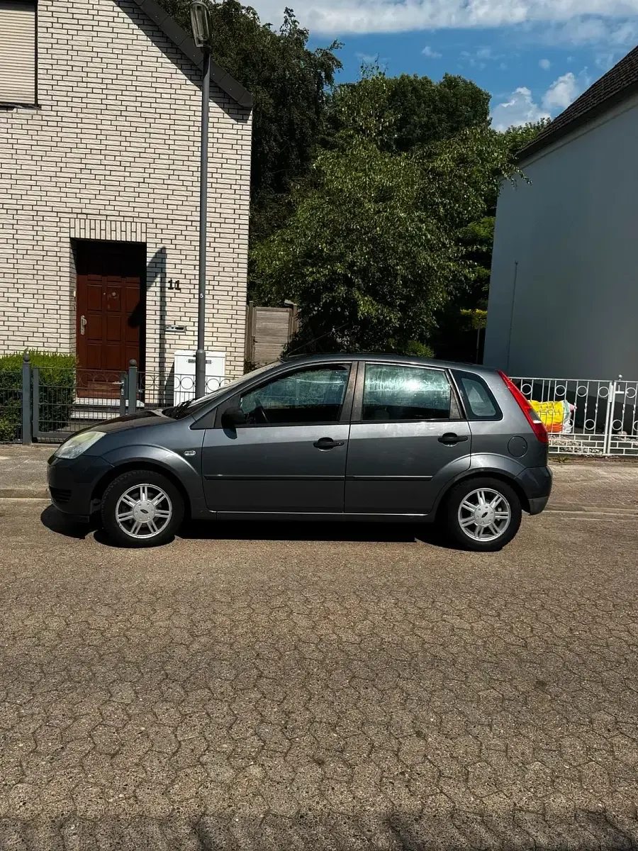 Gebraucht Ford Fiesta 80 PS (58 kW) 2005 Grau Kleinwagen