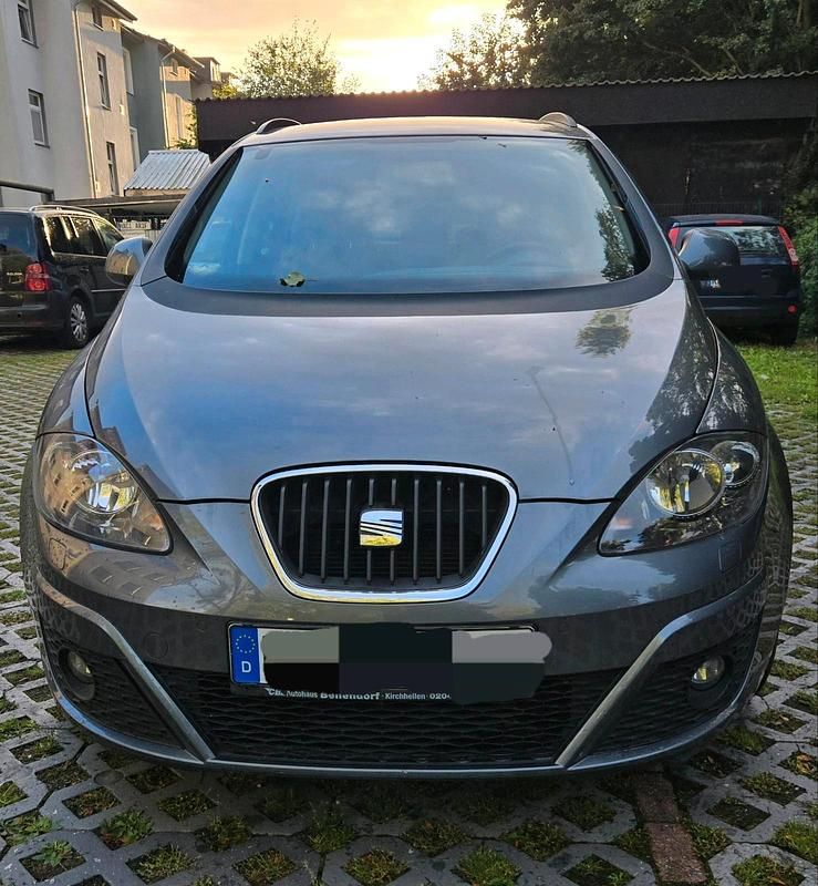 Grau Gebraucht 2015 Seat Altea XL Van / Kleinbus | 7.900 € (Fairer Preis) - Bild 1/4