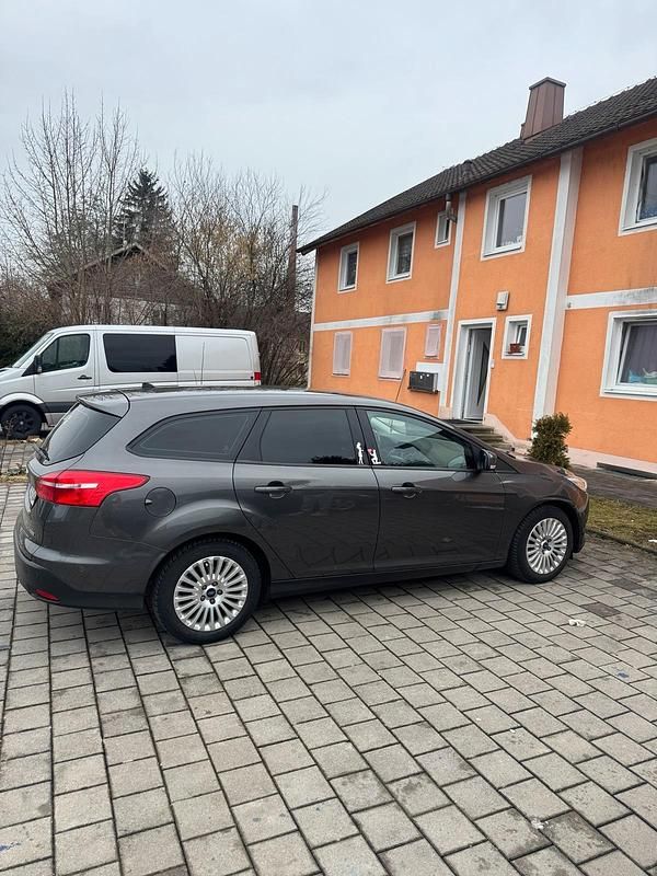 Gebraucht Ford Focus 125 PS (91 kW) 2015 Grau Kombi