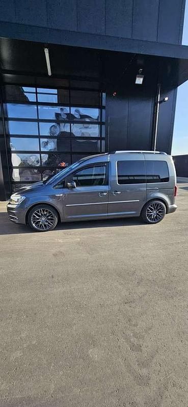 Gebraucht VW Caddy Highline 150 PS (110 kW) 2019 Grau Van / Kleinbus
