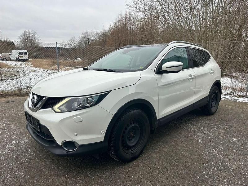 Gebraucht Nissan Qashqai Tekna 116 PS (85 kW) 2015 Weiß SUV