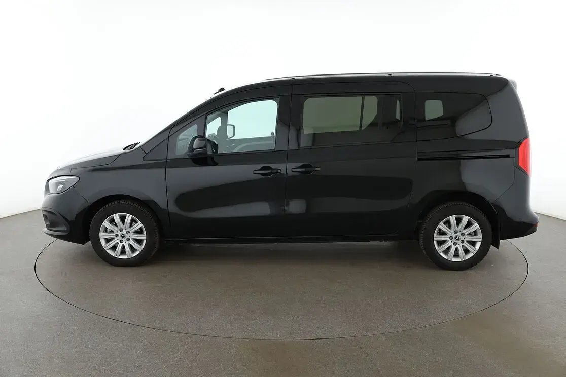 Gebraucht Mercedes T180 Progressive 131 PS (96 kW) 2025 Schwarz Van / Kleinbus