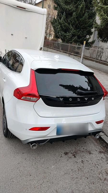 Gebraucht Volvo V40 R-Design 190 PS (139 kW) 2014 Weiß Kleinwagen
