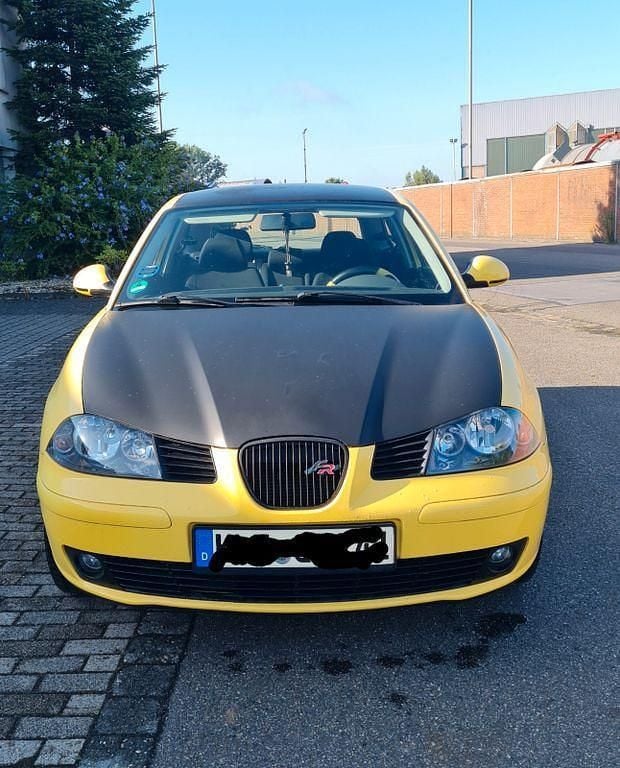 Gelb Gebraucht 2004 Seat Ibiza Sport Limousine | 750 € (Superpreis) - Bild 1/4