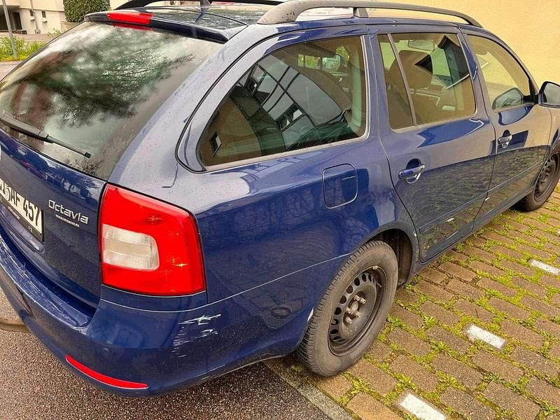 Gebraucht Skoda Octavia Ambition 140 PS (102 kW) 2012 Blau Kombi
