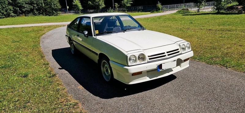 Weiß Gebraucht 2025 Opel Manta S Coupé | 7.500 € - Bild 1/4