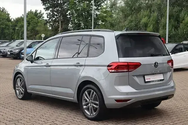 Neu VW Touran 150 PS (110 kW) 2026 Silber Van / Kleinbus