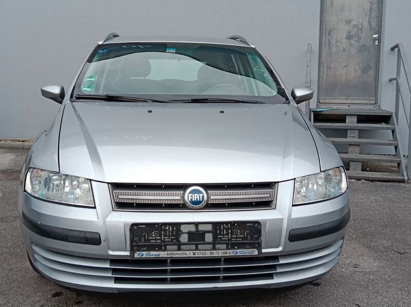 Grau Gebraucht 2006 Fiat Stilo Active Limousine | 599 € (Fairer Preis) - Bild 1/4