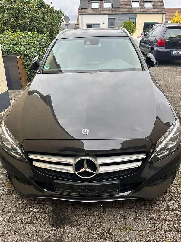 Schwarz Gebraucht 2018 Mercedes C220 Kombi | 16.199 € (Fairer Preis) - Bild 1/4