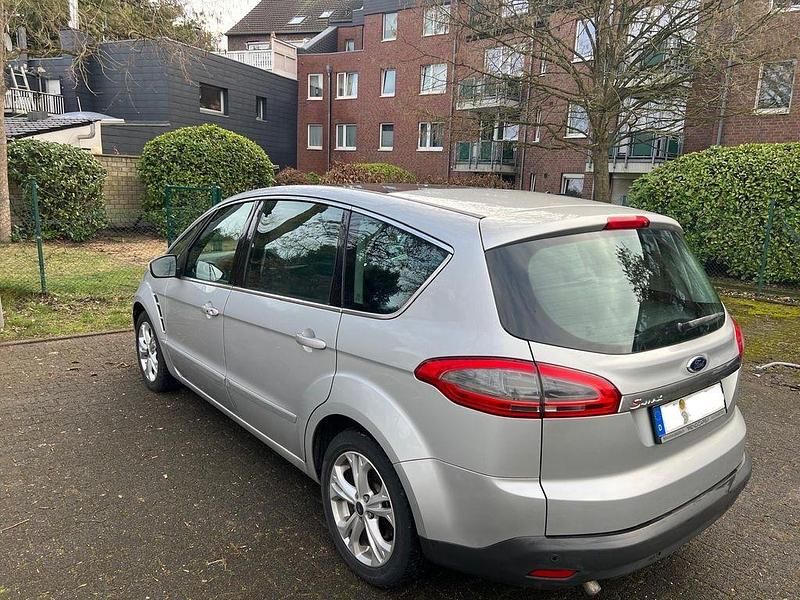 Gebraucht Ford S-MAX Titanium 145 PS (106 kW) 2010 Silber Van / Kleinbus