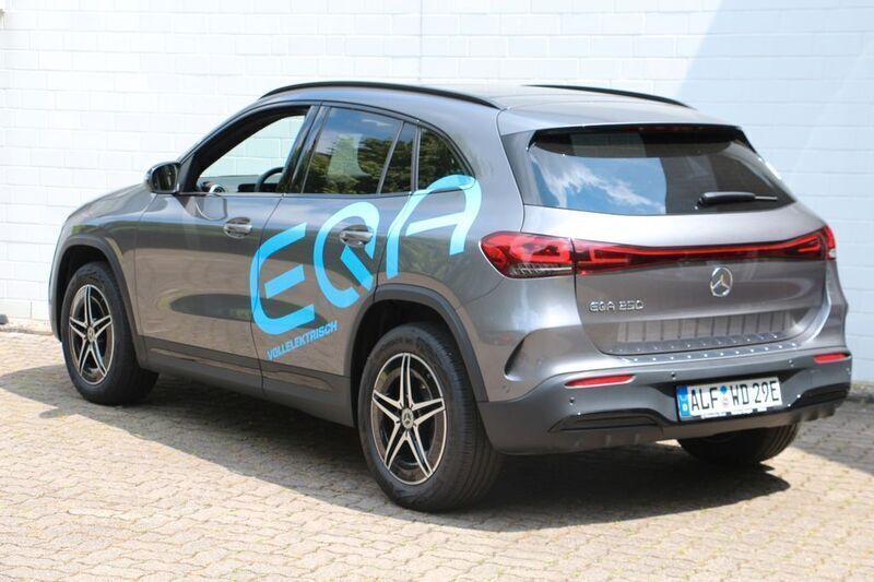 Gebraucht Mercedes EQA250 AMG 139 kW (190 PS) 2023 Mountaingrau  met. SUV