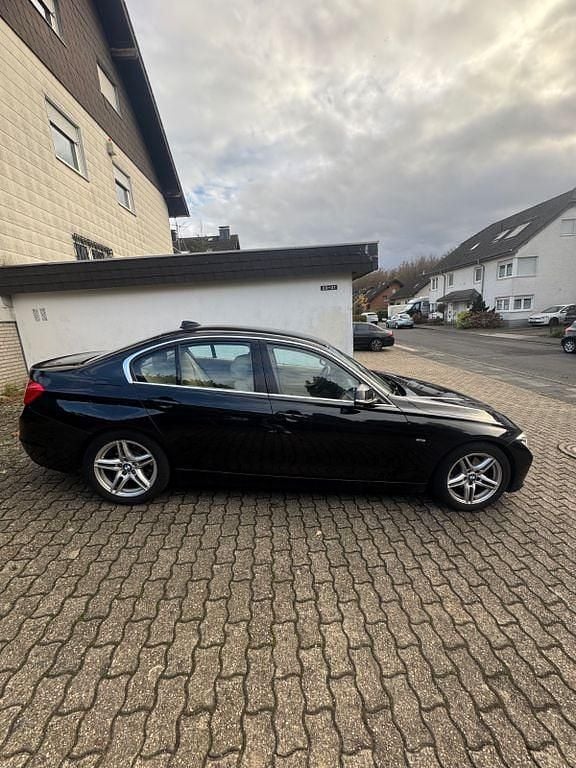 Gebraucht BMW 320 Luxury Line 184 PS (135 kW) 2012 Schwarz Limousine