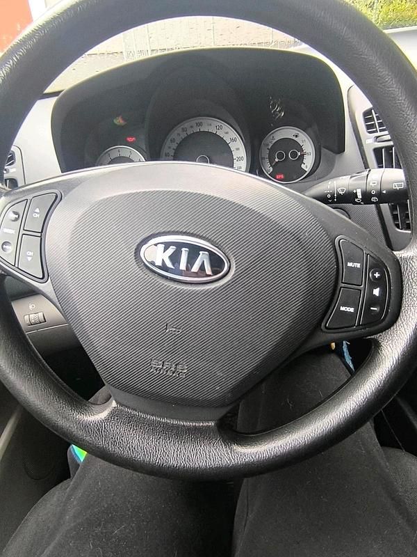 Gebraucht Kia Ceed 109 PS (80 kW) 2009 Silber Kleinwagen