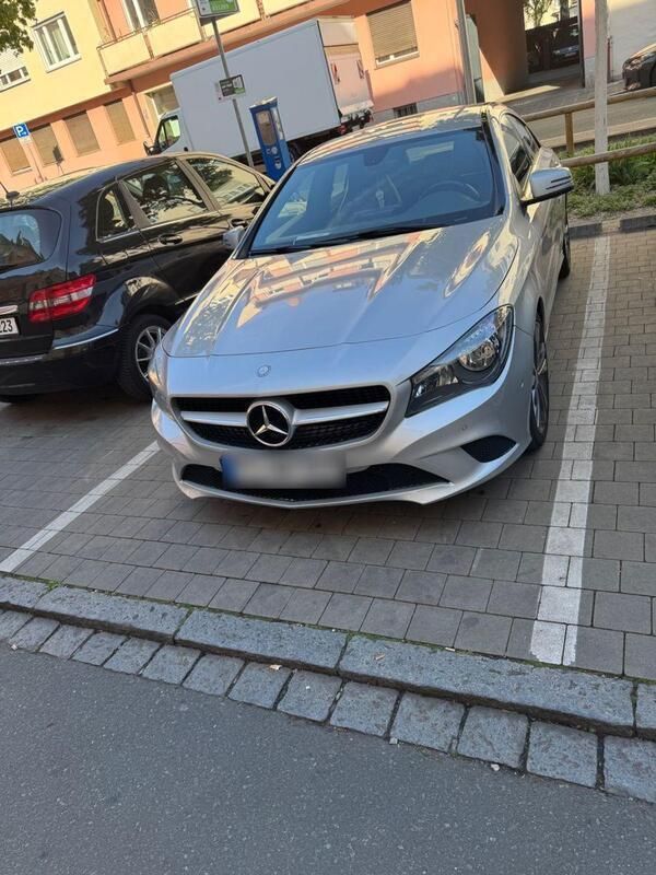 Silber Gebraucht 2014 Mercedes CLA200 Coupé | 19.000 € (Etwas zu teuer) - Bild 1/4