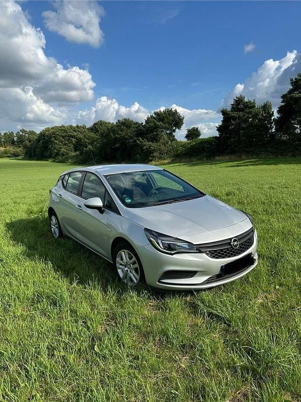 Silber Gebraucht 2016 Opel Astra Active Limousine | 6.199 € (Guter Preis) - Bild 1/4