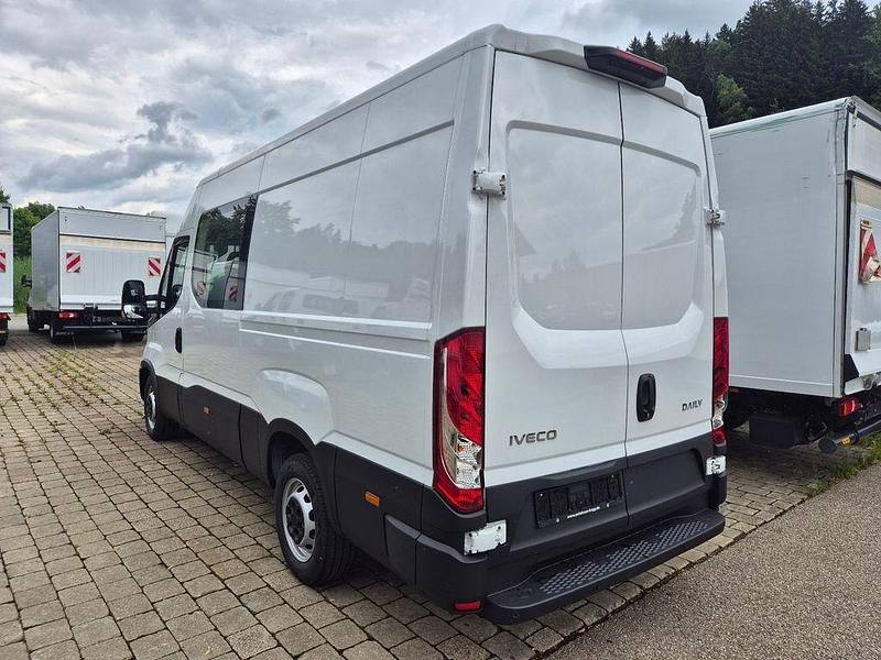 Neu Iveco Daily 136 PS (100 kW) 2025 Weiß Limousine