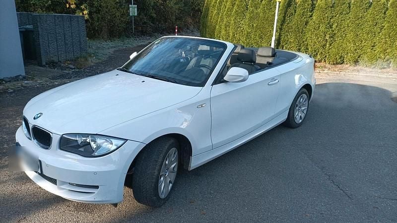 Weiß Gebraucht 2009 BMW 118 Cabriolet Cabrio | 6.900 € (Guter Preis) - Bild 1/4