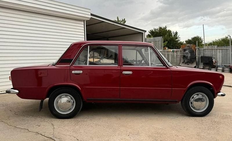 Gebraucht Lada 1200 60 PS (44 kW) 1989 Rot Limousine