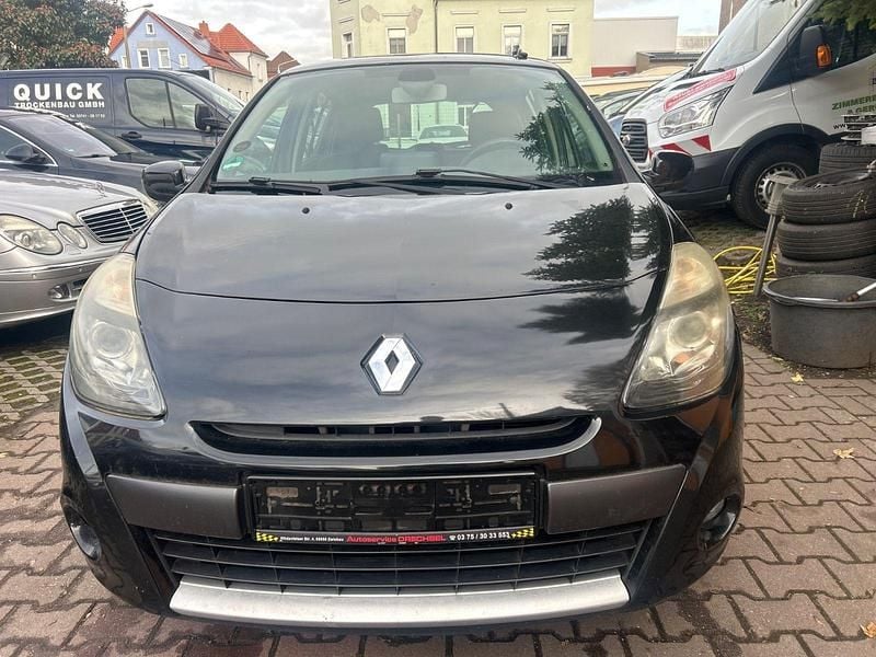 Schwarz Gebraucht 2010 Renault Clio II Dynamique Limousine | 2.200 € (Guter Preis) - Bild 1/4