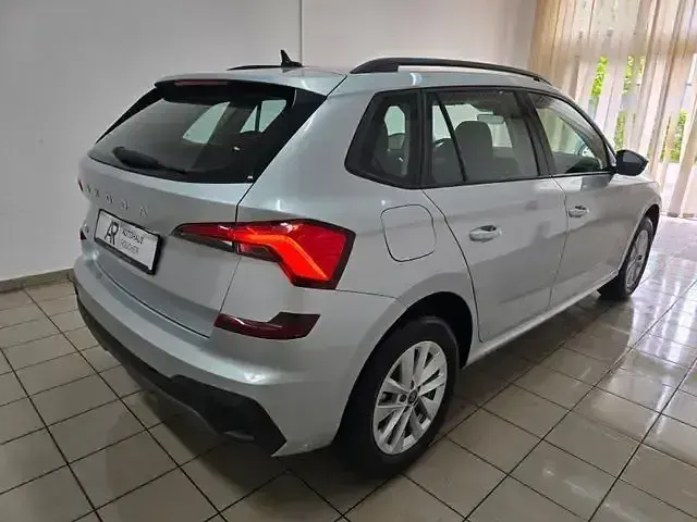 Usado Skoda Kamiq Selection 95 CV (69 kW) 2025 Plateado SUV
