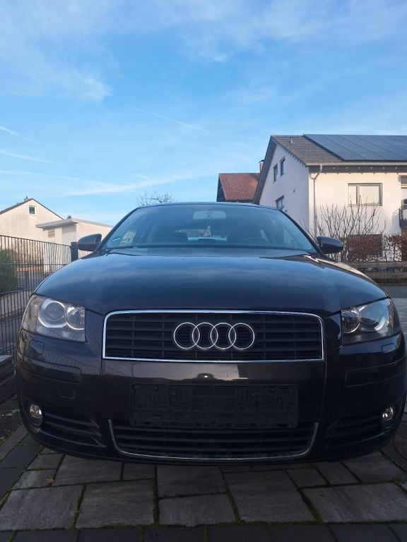 Grau Gebraucht 2003 Audi A3 Sport Limousine | 2.199 € (Guter Preis) - Bild 1/4