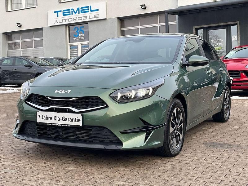 Neu Kia Ceed 140 PS (102 kW) 2025 Grün Kleinwagen